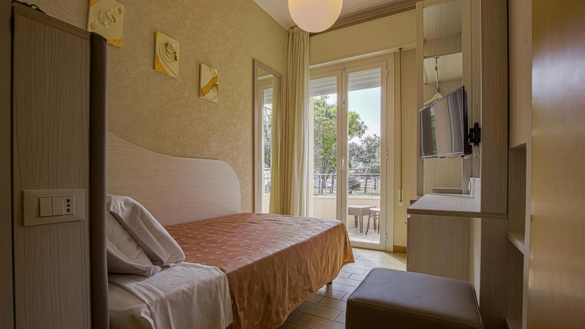 Hotel Ombretta Mare Rimini 3*,