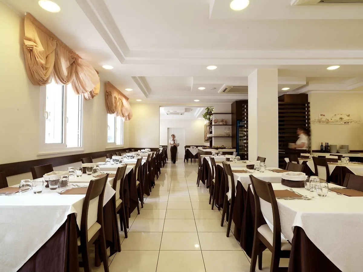 Hotel Ombretta Mare Rimini 3*,